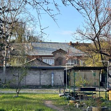 Продам 2-кімнатну квартиру + гараж