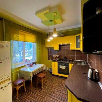 Продам трикімнатну квартиру по Івана Кожедуба