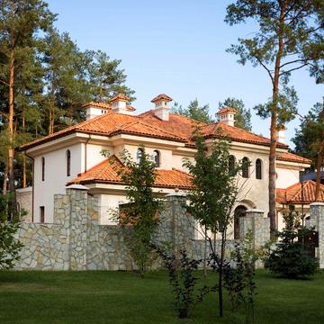 Продаж VIP-будинку 460м² + 21 сот, сосновий лiс, на воду