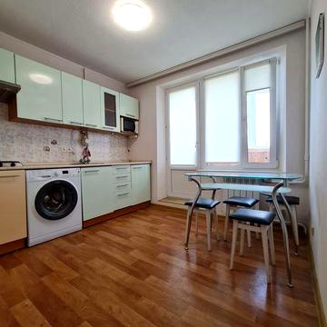 Продам 2 кімнатну квартиру Князя Романа  Мстиславича 8, біля метро Дарниця, парк Перемога
