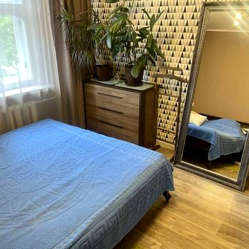 Продам двокімнатну квартиру на  Павліченко!