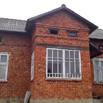 Продається цегляний будинок, 15 сотих, криниця, електроенергія та інтернет