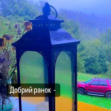 Хата в горах с краевидом