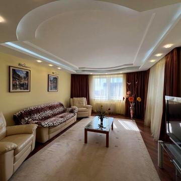 Продаж ! Трикімнатна квартира 98 м.кв вул.Наукова
