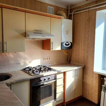 Продаж: 3-кімнатна квартира + великий гараж, менший гараж, підвал, погриб, курник