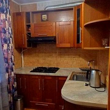 Сдам 3 квартиру метро Защитников Украины, Спортивная ,  Фесенковский въезд 8