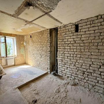 Двушка на Сухом Фонтане под ремонт.