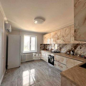 Продам 3-кімнатну квартиру на Академіка Сахарова