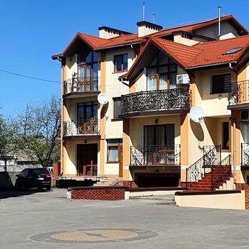 Продаж 2 к кв і кухня-студія в будинку котеджного типу біля Південного