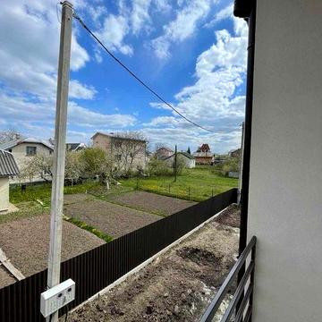 Таунхаус з гаражем у місті