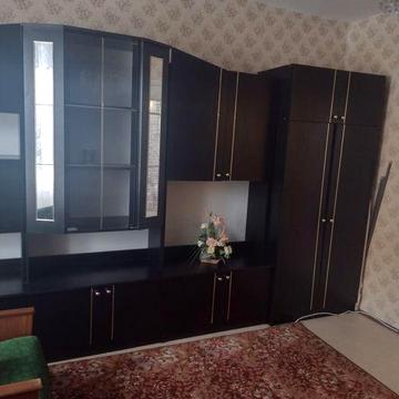 Здам дві кімнати в трикімнатній (одна закрита)