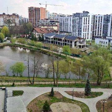 Продаж 3 кімнатної біля міського Озера