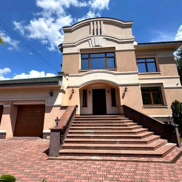 Розкішний маєток з виходом у ліс. Блиставиця. Газ. Без комісії%