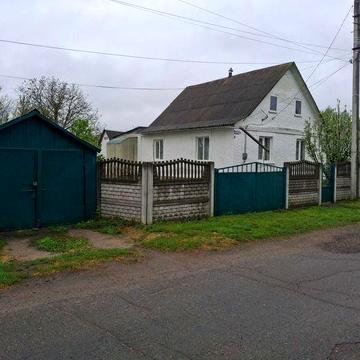 Продаж будинку в екологічному місці поряд з річкою. Всі системи садиби автономні.