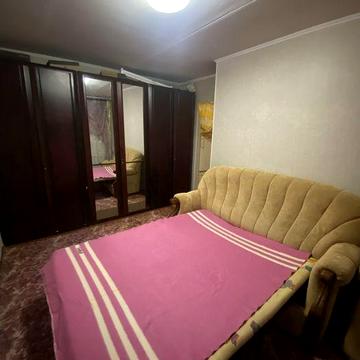 Сдам простору 2 кімнатну на Садах.