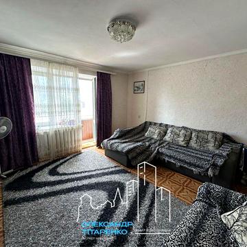 Продам гарну двокімнатну квартиру біля парку!