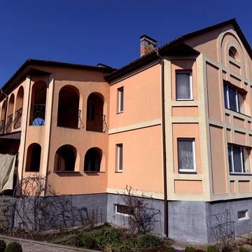 None 180000.0 USD