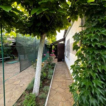 Продаю дачу кооператив Южний Буг приватизована земля і будинок пічне опалення скважина басейн мансарда санвузол в будинку і заїзд для авто  огорожа