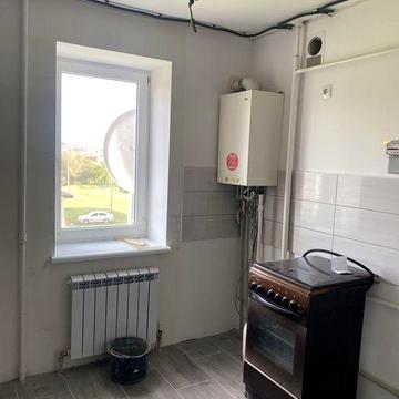 Продається 2-кім. кв з автономкою у центрі.