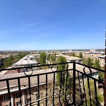 Продаю 3-кімнатну квартиру, Водопровідна 34, на розі пр-ту Центрального. Ц5