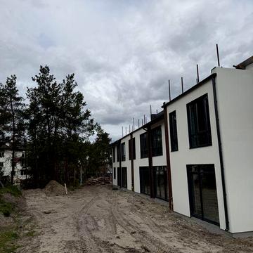 3-х поверховий таунхаус, є тераса. Газ, всі комунікації централізовані 78000 $