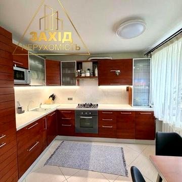 Простора 3 кімнатна з сучасним ремонтом р-н Відродження