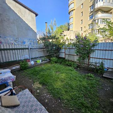 Дворівнева квартира на землі на Черемушках