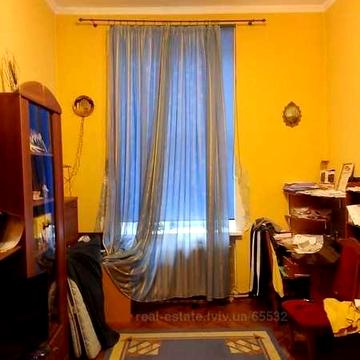 Продам 2х кімнатну квартиру в Центрі Львова по вул. Зелена. Польській будинок. 1 високий поверх, 50 м кв