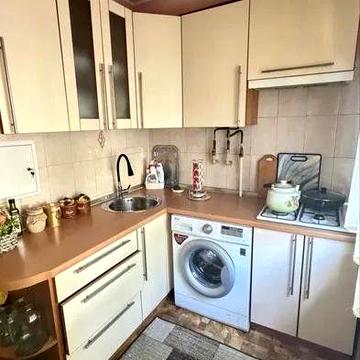 Продам 3 ком.кв .район пл Фестивальной
