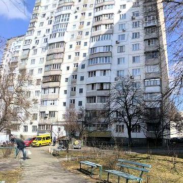 Трикімнатна квартира, на березі озера.