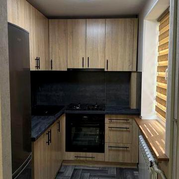 Продам 2-комнатную квартиру на Алтайской