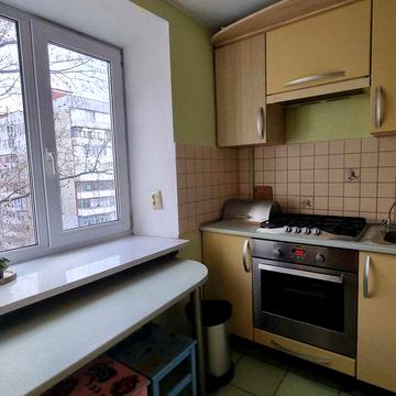Здається в оренду трикімнатна квартира в центрі