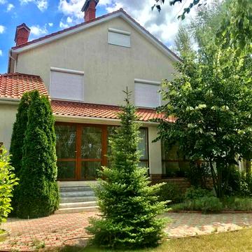 Продам хозяйский  дом под Одессой .Сухой лиман. Радосная.10 соток земли.