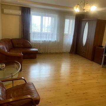 Оренда Братства тарасівців ( Декабристів ), 12/37 охайна 3 к.кв. 94 кв.м