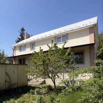 ПРОДАМ 2 БУДИНКИ (майже 6 соток)! вул. ГОРІХІВСЬКА, РОША. Ідеально під бізнес або для ВЕЛИКОЇ РОДИНИ. Всі КОМУНІКАЦІЇ!
