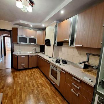 2к квартира з ремонтом, технікою та меблями в центрі міста!