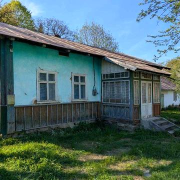 Будинки з ділянкою в горах.