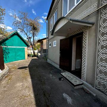 Частина будинку на 2 входа/ 120 кв.м/ центр