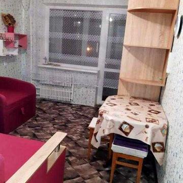 Теріново продам гарну 1кімнатну гостинку з балконом.