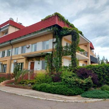 Аренда ‼️ таунхаус в городе в живописном месте с видом на реку Закрытый комплекс квартира на земле гараж на 3 автомобиля с электрозарядкой
