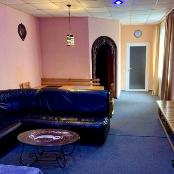 7 жилых комнат с санузлами. Центр