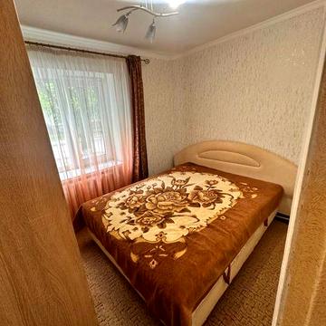 Здам в центрі  міста 3 кімн квартиру маленьку