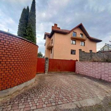 Продаж будинку під готельно-відпочинковий комплекс, лікарню