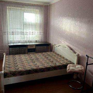 Здається 3 кімнатна квартира в центрі міста .