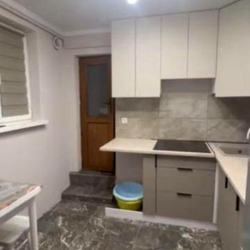Здається 1-кімнатна квартира в центрі Садгори