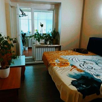 Велика кімната в квартирі + 2*3   лоджа .  Горішні Плавні.4500 грн