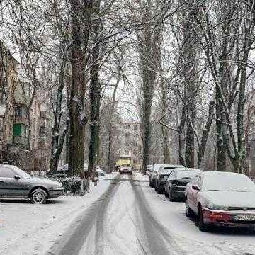 Продам 2-х комнатную квартиру возле Дома мебели Можно по программе