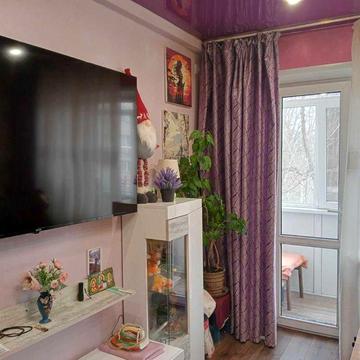 Продам 3-ком. квартиру на среднем этаже. V
