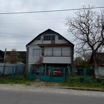 Продаж 2-поверхового будинку