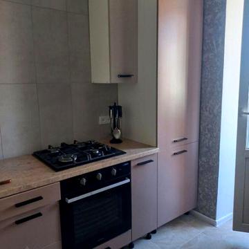 Аренда однокімнатної квартири в районі Слов янка.Квартира укрмплектована всім необхілдним.Все є для комфортеого проживання.Дзвоніть є і інші варіанти.